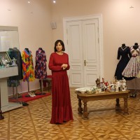Подарки музею от четы Федосовых на закрытии выставки "Красота и мода"
